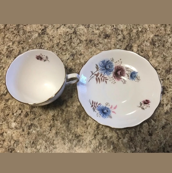 Royal Vale Teacup & Saucer - Picture 2 of 8